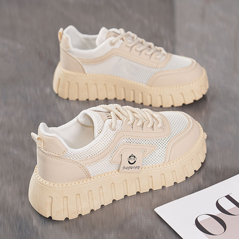 Zapatos de mujer de verano nuevos zapatos de red huecos transpirables para mujer, zapatos blancos de suela gruesa de todo fósforo de estilo coreano, zapatillas deportivas y de ocio, zapatos de moda image 4