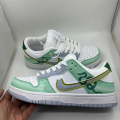 新しいダンクシリーズ蛇年限定版sbグリーンスネークスニーカー夏カジュアルスポーツシューズ無地靴ロートップ紳士靴