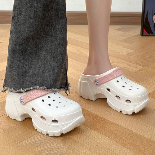 Ultra-thick-sole light plate hole shoes for women, sweet and cool fashionable high heels, platform heels and half slippers, toe-toe beach sandals for summer