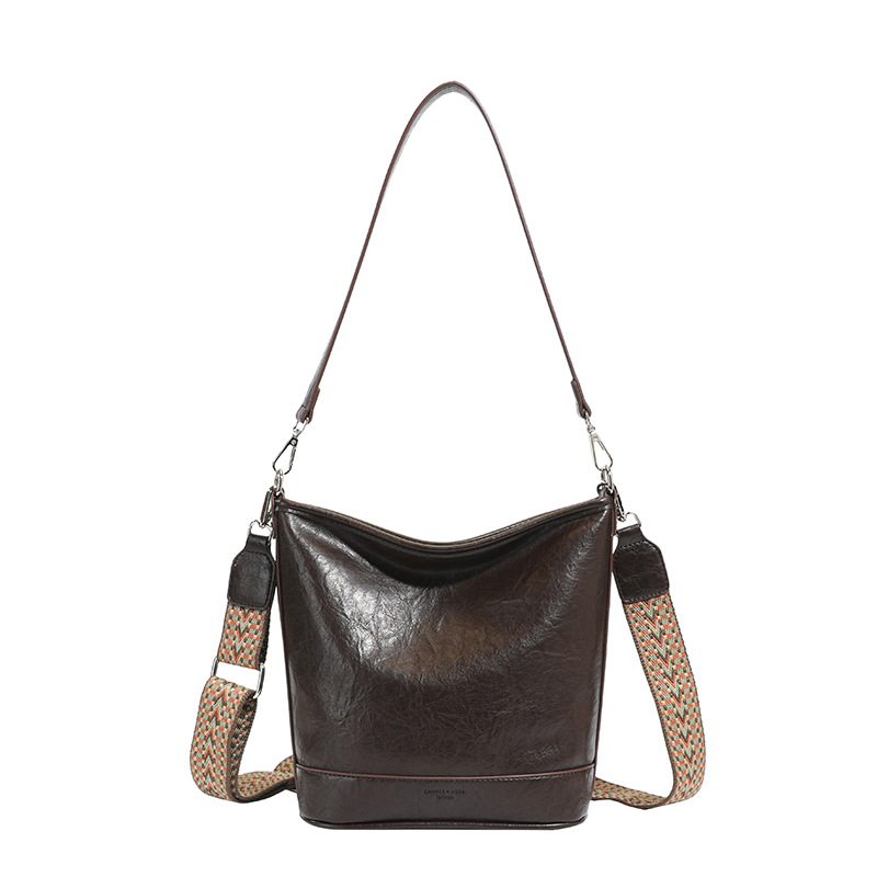 Bolso de cuero suave retro transfronterizo para mujeres otoño / invierno 2025, nuevo estilo universal bolso de hombro de brazo, bolso de cubo de transporte casual