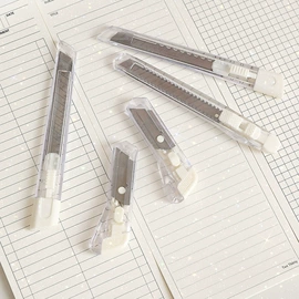 收纳盒;衣钩/挂钩;衣架