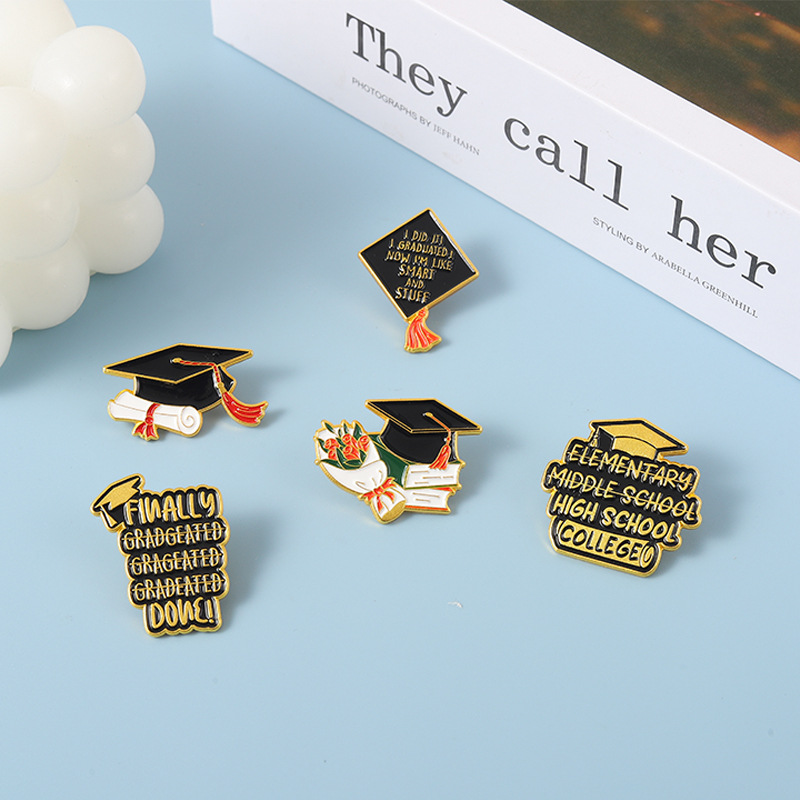 Alloy Material Letter Pattern Fashion Pin Letter Alloy Plating Unisex Brooches