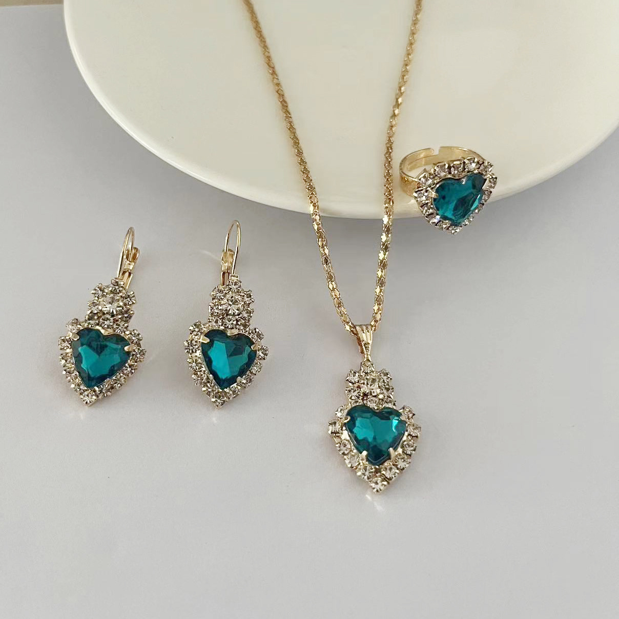New Diamond Heart Pendant Necklace Earrings Banquet Versatile Three piece Jewelry Set_voghion.com