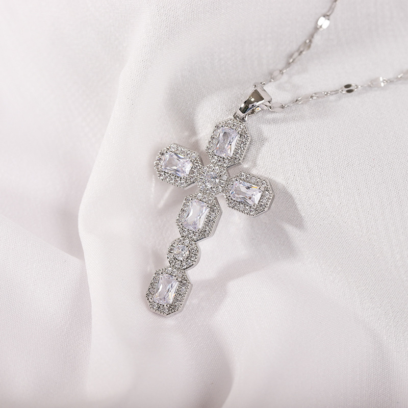 ネックレス女性日韓風網紅新カラージルコン十字架ネックレス欧米銅微装飾品国境を越えたネックレス