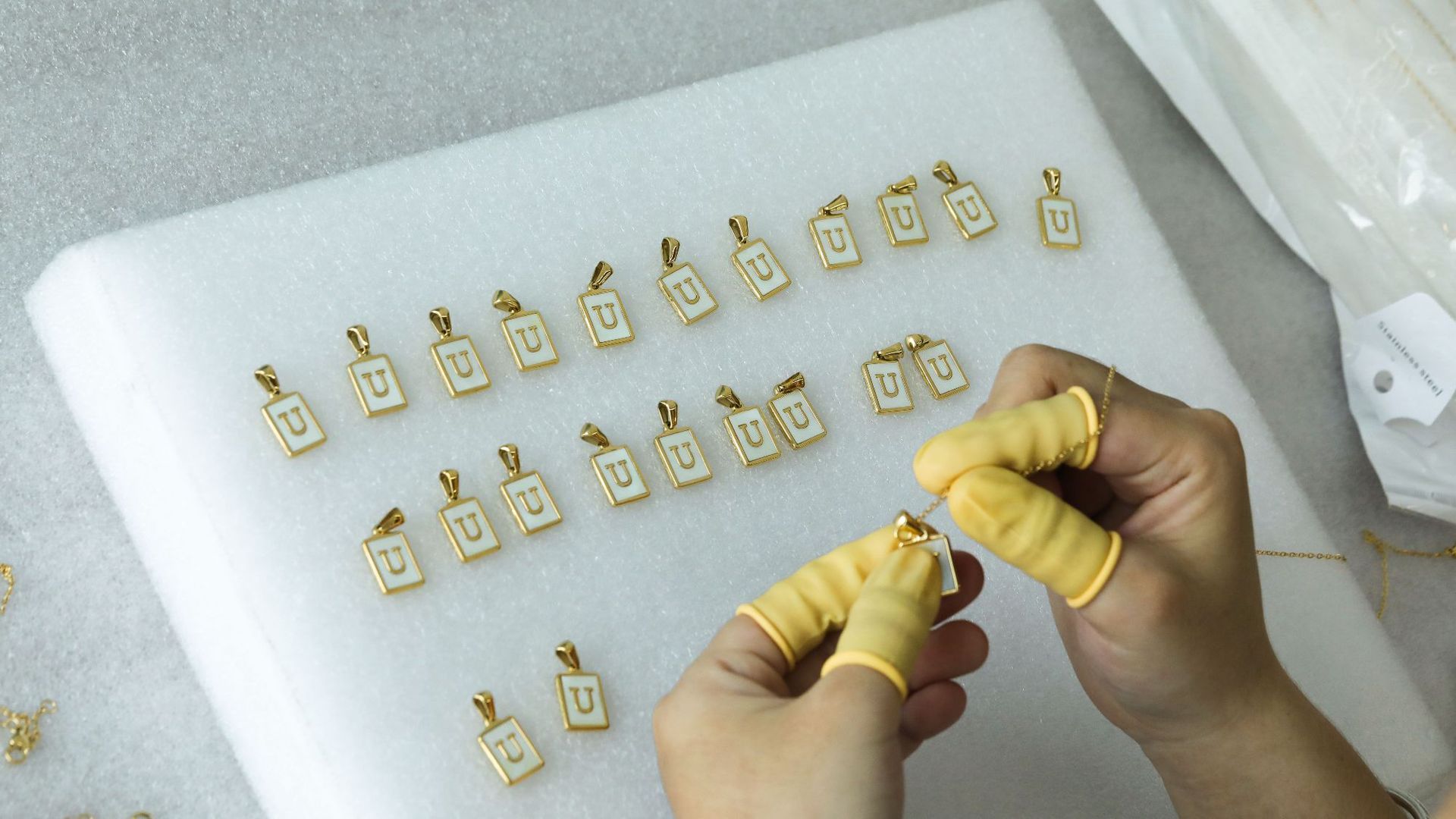 Simple Style Letter Titanium Steel Plating Shell Pendant Necklace 1 Piece