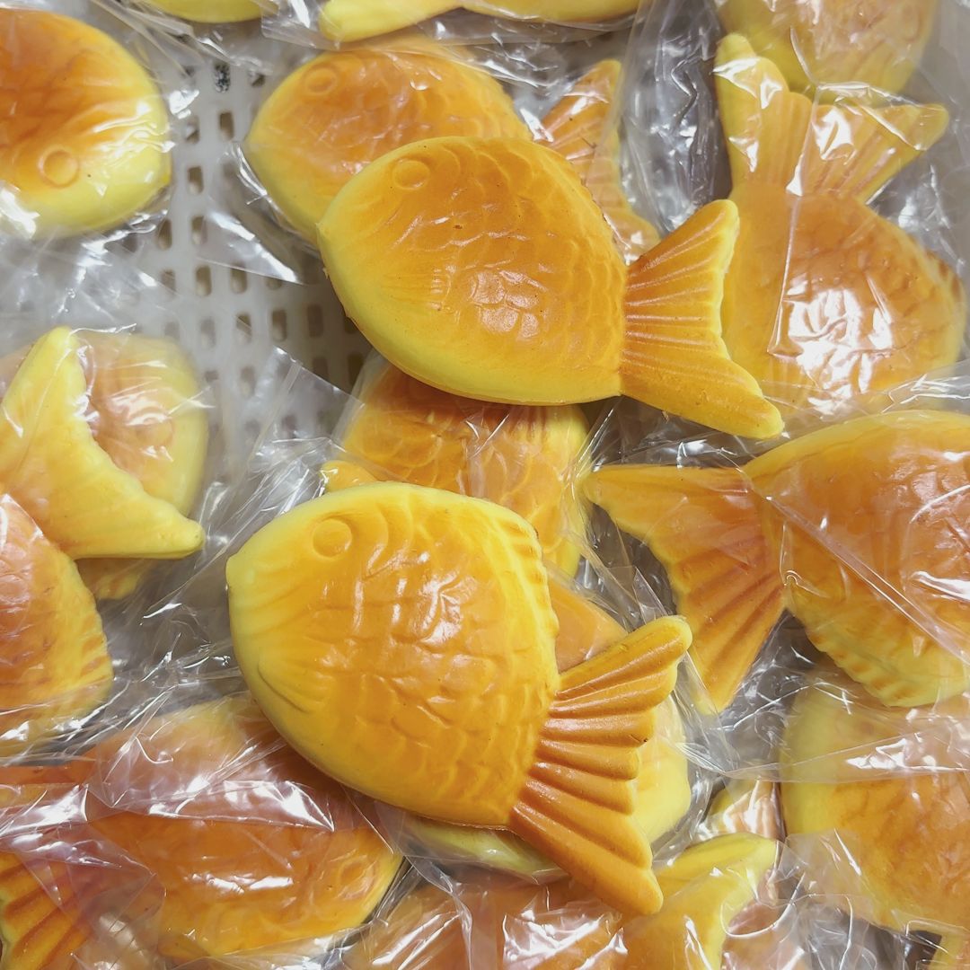 젖은 부드러운 붕어빵 1개 느린 리바운드