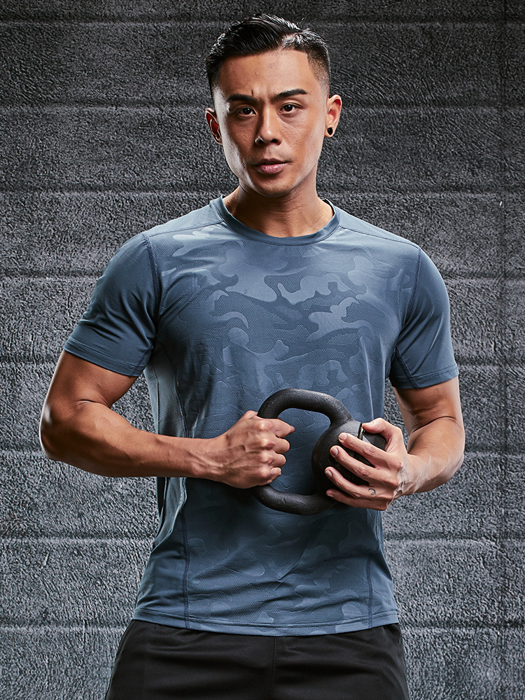 Deportes de verano ropa de secado rápido hombres de manga corta suelta fitness correr camiseta deportes ropa casual seda de hielo superior absorbente de sudor