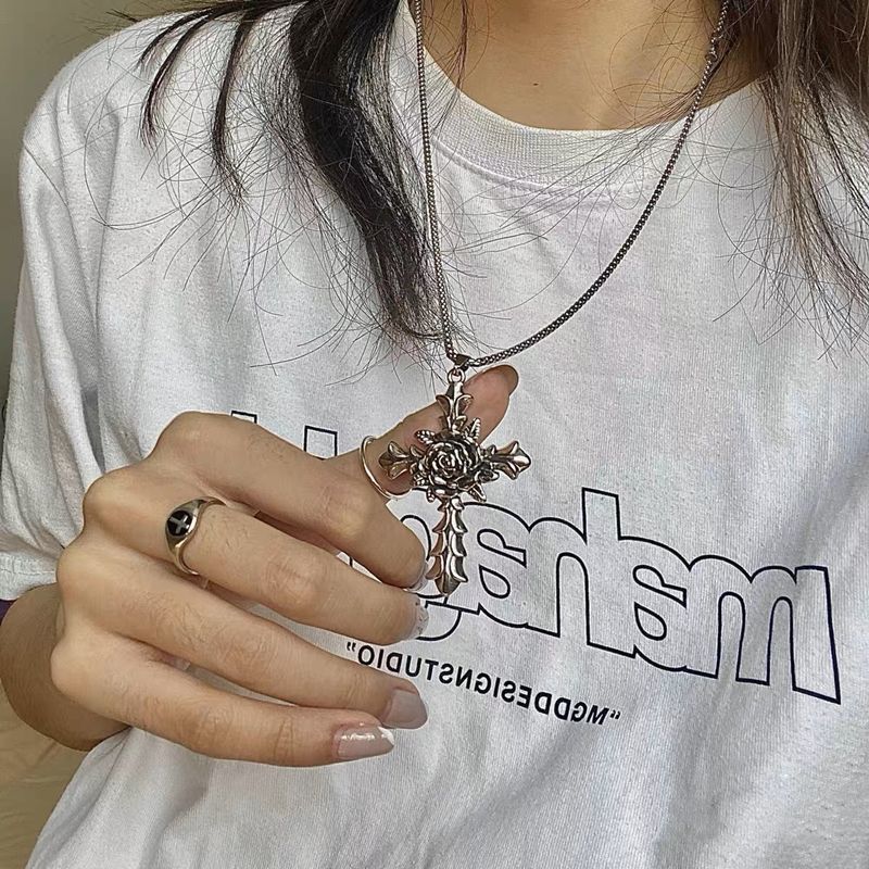 ローズクロスネックレス女性ニッチデザインヒップホップヨーロッパとアメリカのクールなディスコペンダントカップルレトロネックレス|undefined