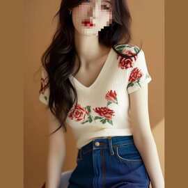 天猫抖音质量印花针织短袖女新款设计感夏季修身显瘦V领上衣