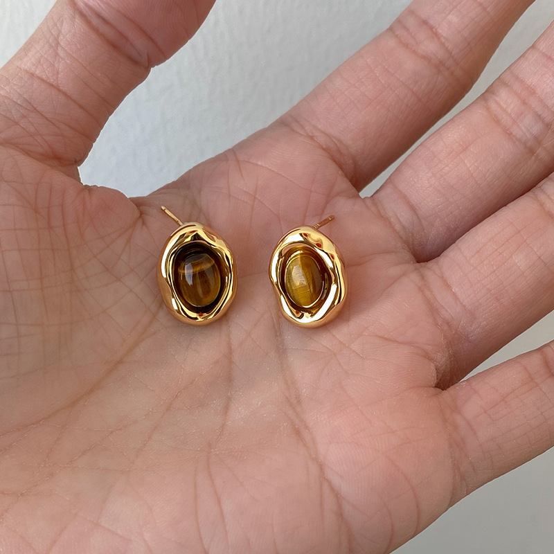 美拉德珍珠耳环女轻奢高级感耳钉2025新款爆款秋冬女人味小众耳饰