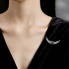 奢華優雅月光寶石月亮胸針高級感鑲鑽胸花藍寶石氣質簡約西裝配飾