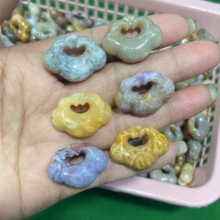 天然珊瑚玉祥云如意锁精工双面雕刻吊坠 祥云玉石平安扣吊坠