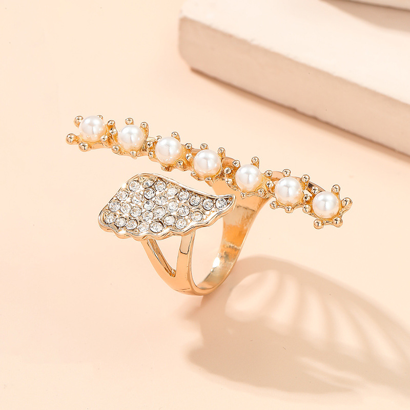 Elegant geometric fashionable retro creative design ring pearl