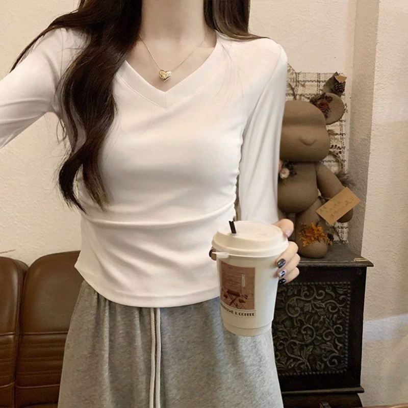 Плиссированная футболка с длинными рукавами и V-образным вырезом для женщин больших размеров, утягивающая весенне-осенний простой нишевый дизайн, универсальный топ с высоким низом