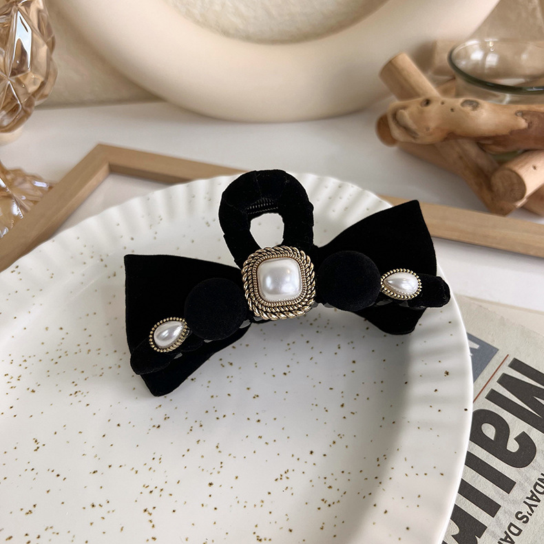Retro Pearl Velvet Bow Heart Shape Catch Clip display picture 8