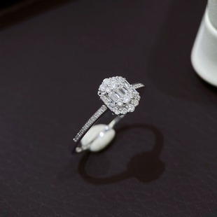 18K Gold Diamond Ring Finished Rock Sugar Diamond Ring t Square Diamond and Round Diamond Spliced ​​Inlaid with White Bright D 0.45Ct
