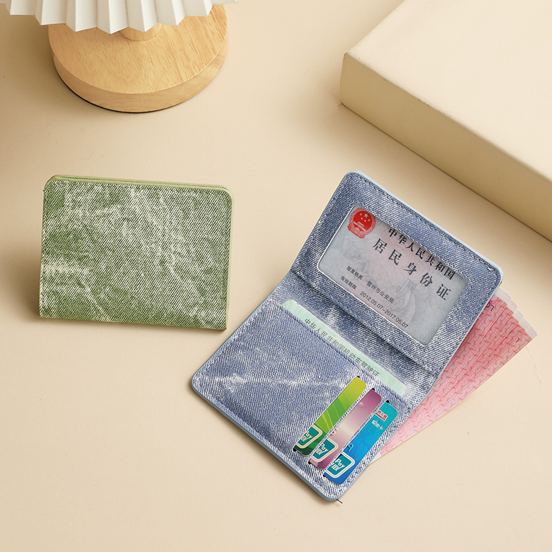 Green color card holder with 4 card slots [notes need to be folded]