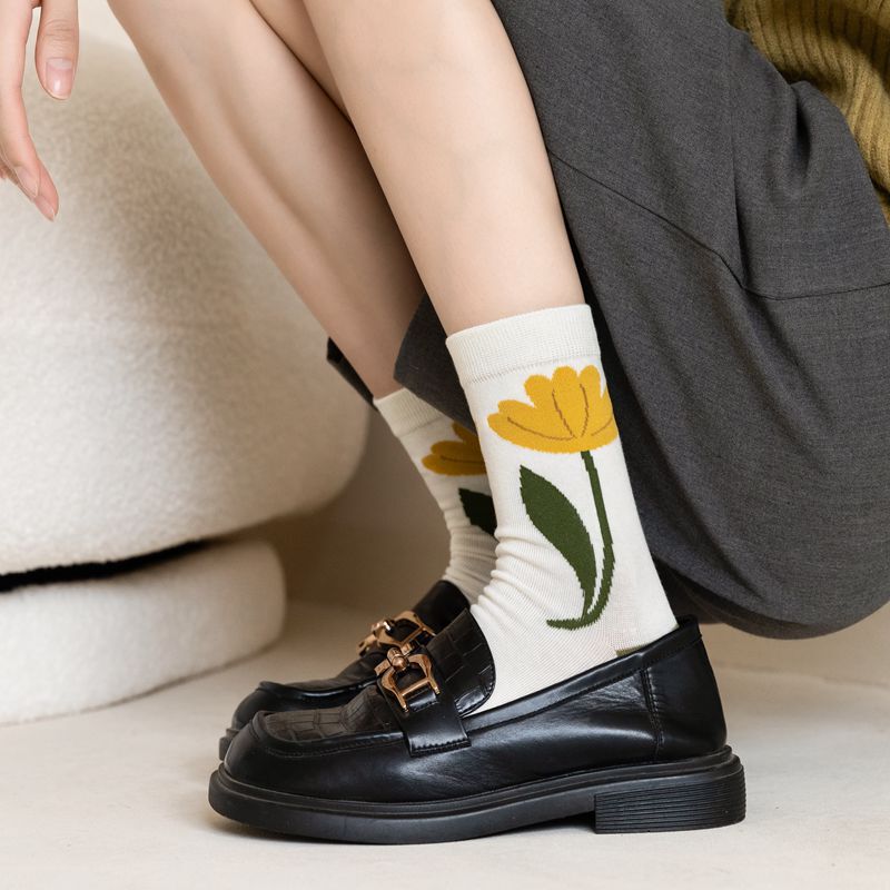 Ladies retro flower socks autumn simple versatile flower design tube socks combed cotton Zhuji fashion brand socks wholesale Ladies retro flower socks autumn simple versatile flower design tube socks combed cotton Zhuji fashion brand socks wholesale