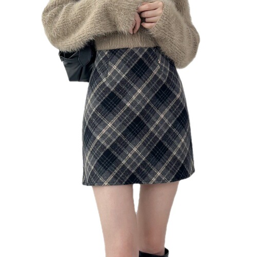 Large size slightly fat MM woolen skirt autumn and winter retro short skirt for women with high waist A-line plaid bag hip skirt pear shaped figure