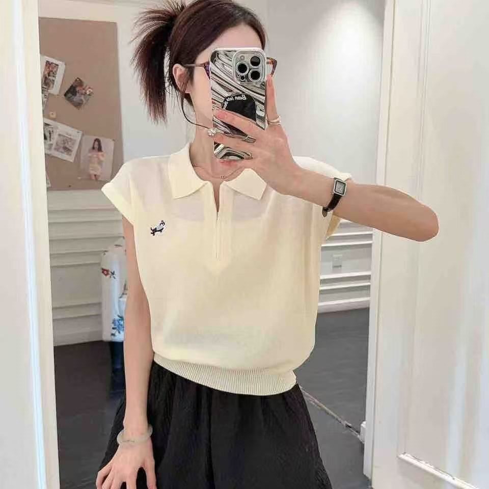 여성을위한 자수 폴로 칼라 반팔 스웨터 2025 새로운 여름 슬림 짧은 슬림 작은 플라잉 슬리브 티셔츠 탑