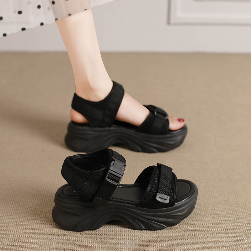 Sandalias en línea para mujeres en el verano de 2026 nuevas sandalias deportivas de muffin antideslizantes de fondo suave