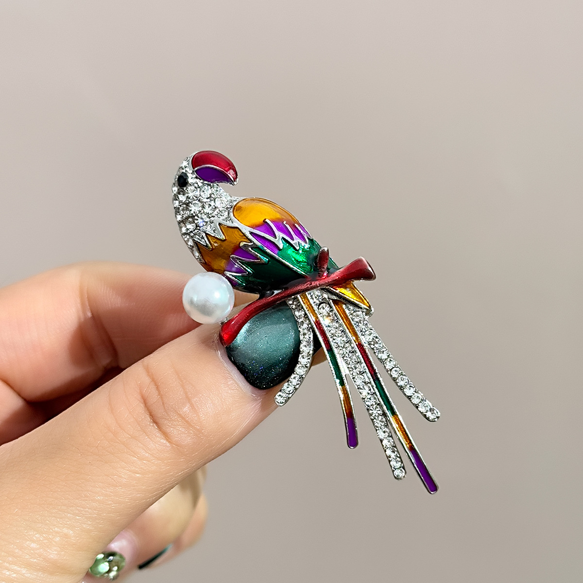 New simulation parrot brooch fashion luxury enamel pearl bird collar pin personality accessories corsage women