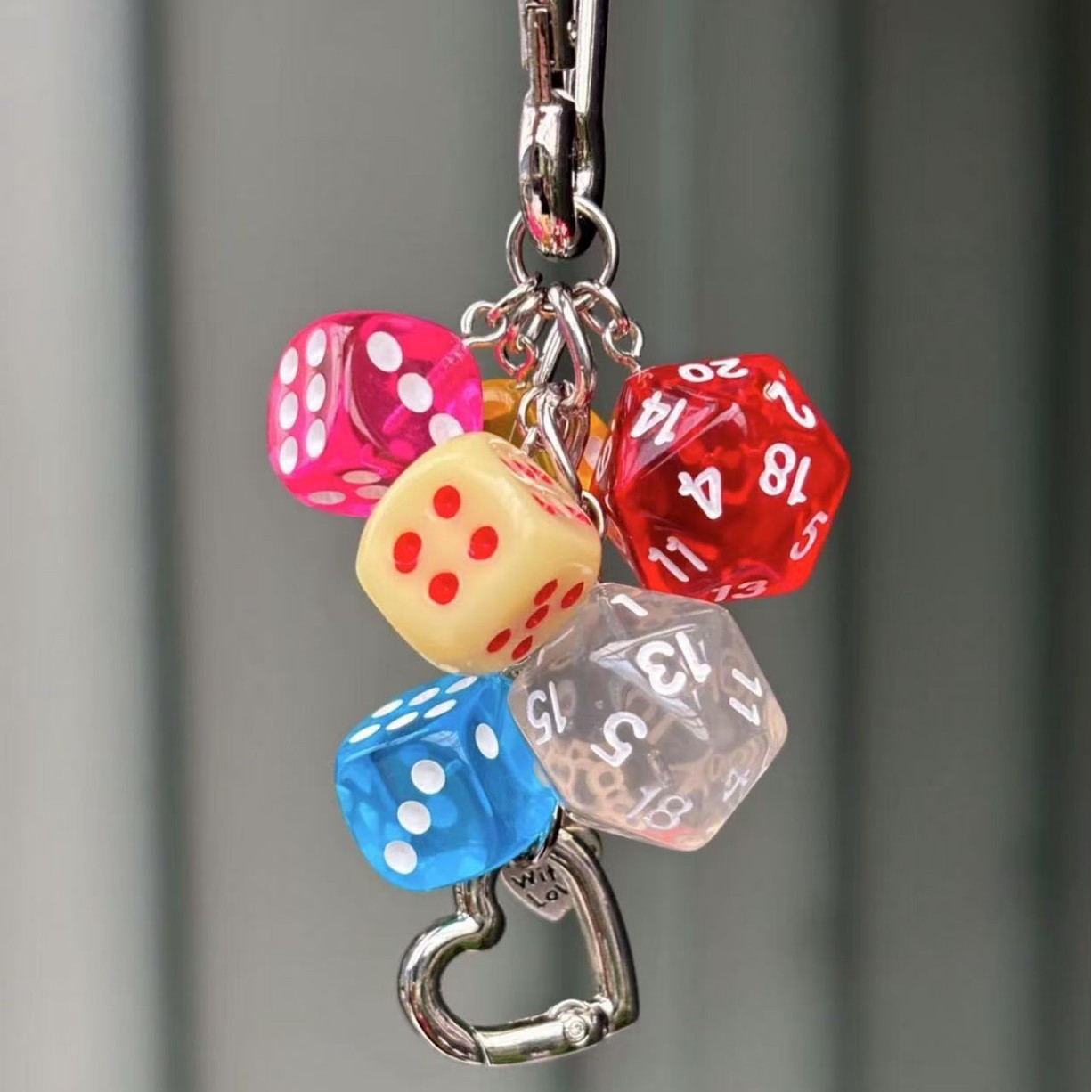 Bolso de dados clásico de forma especial colgante diseño retro personalizado bolso colgante de teléfono móvil cadena colgante marrón verde colgante de color de contraste