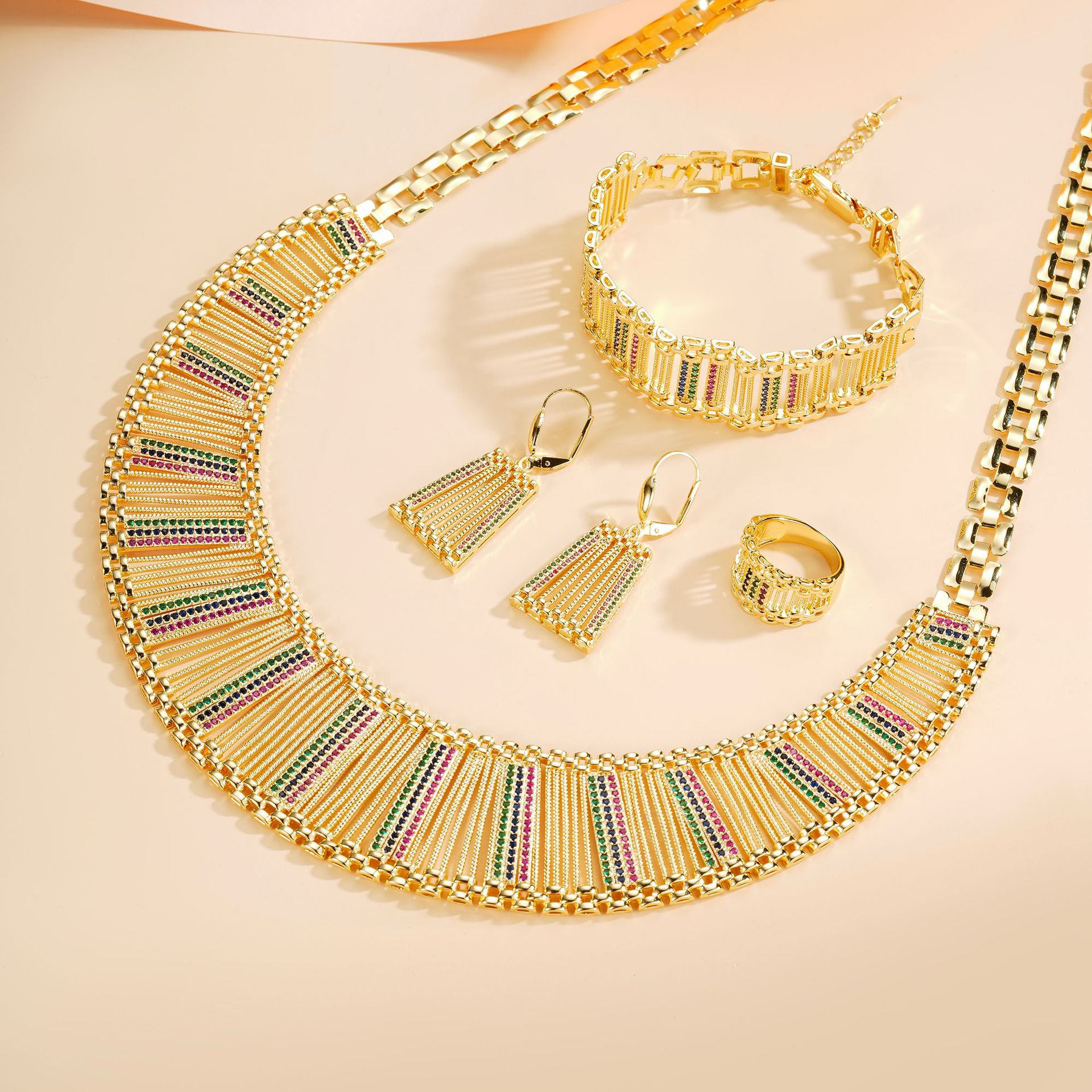 Europa y los Estados Unidos de moda sofisticada alta lujo ligero conjunto de joyas exageradas collares de diamantes de colores pulseras anillos pendientes de cuatro piezas