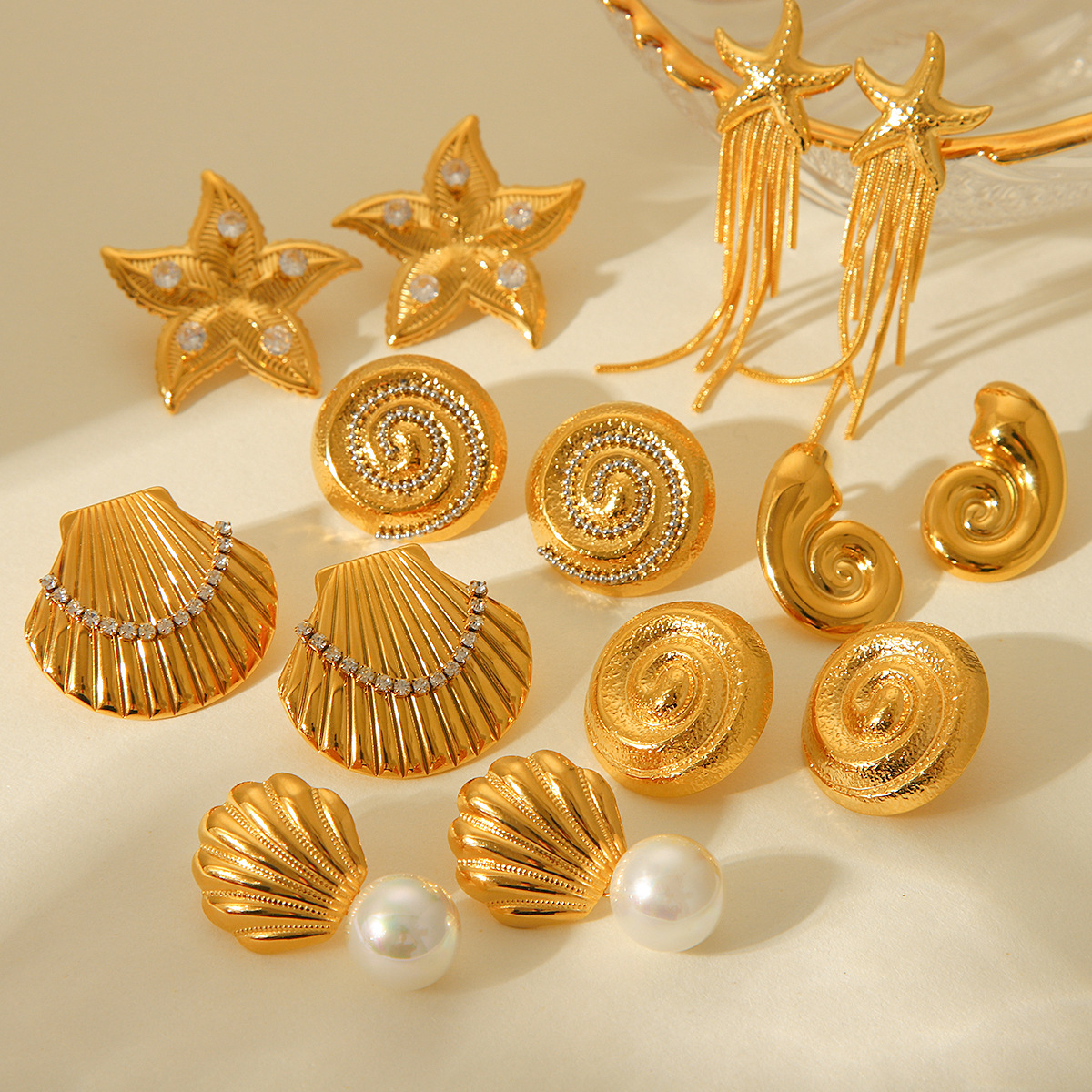 18K Real Gold Plated Plating Material Artificial Pearls, Rhinestones Inlay Material PVD Coated 18K Real Gold Plated Geometric Scallop Conch 304 Stainless Steel Marine Style Classic Waterproof Non Tarnish Plating Drop Earrings Ear Studs