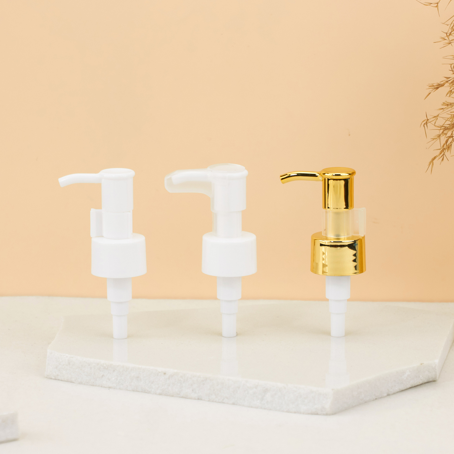 厂家供应24牙金色卸妆油泵头pp塑料乳液泵头洗洁精沐浴露替换泵头