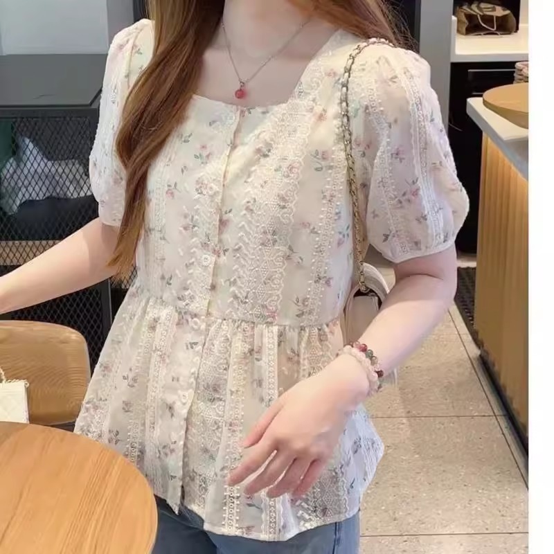 Áo sơ mi nữ cổ vuông ren tay phồng họa tiết hoa nhỏ dáng ngắn — Hoa nhỏ