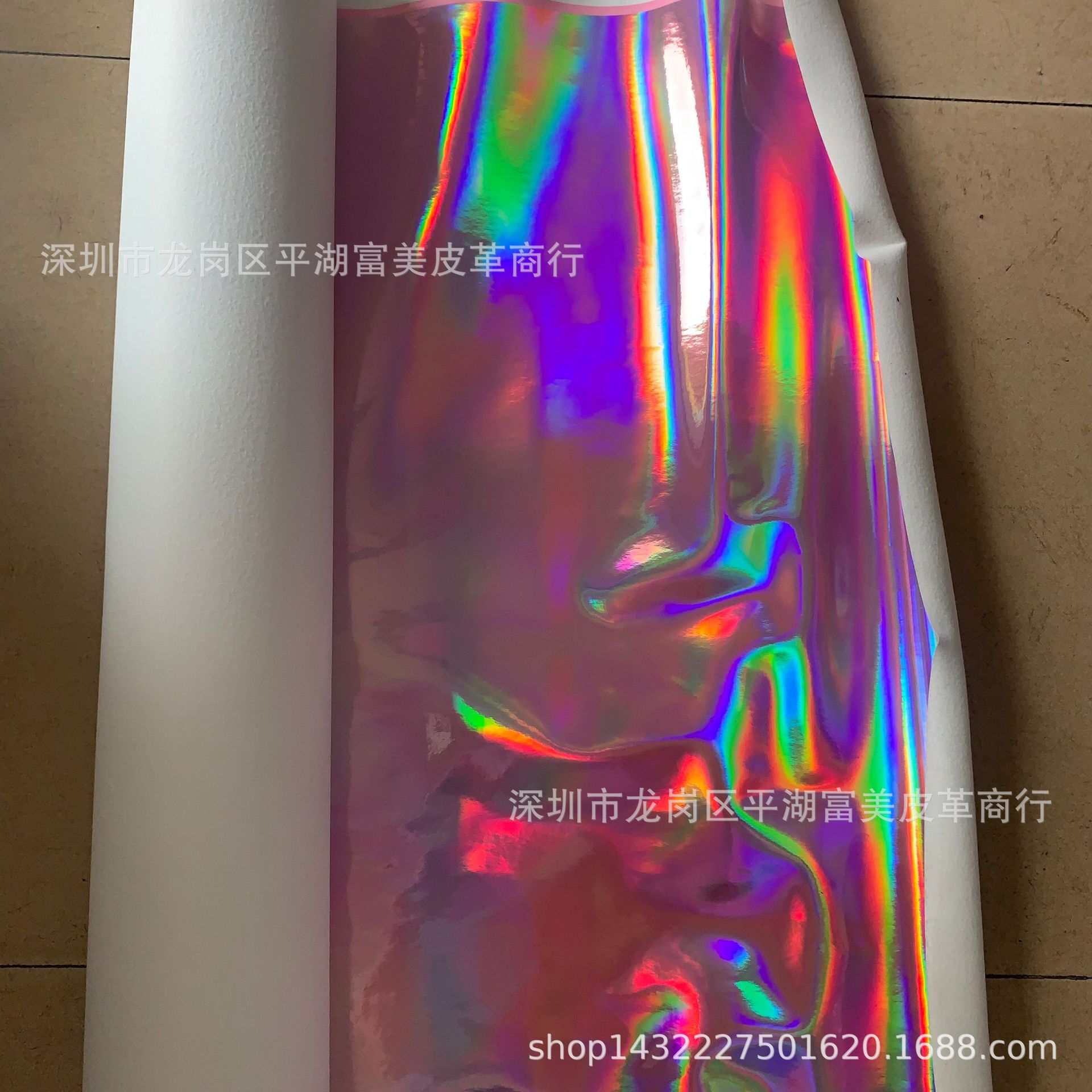 金属幻彩镜面镭射PU人造革 渐变炫彩虹反光皮料 化妆包手机壳皮革