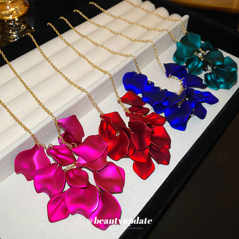 Collar de flecos de pétalos europeos y americanos Estilo de vacaciones Personalidad Diseño creativo Sentido Cadena de clavícula Moda Ligera Estilo de lujo Elegante Mujer