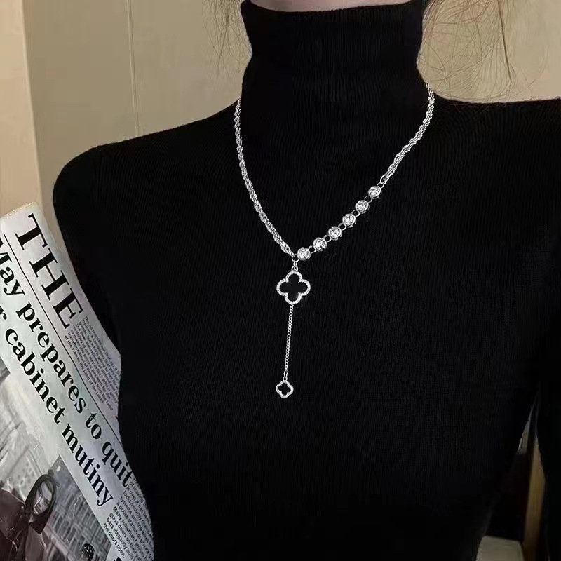 2023 nuevo doble C letra perla colgante suéter cadena de lujo en línea rojo grado superior otoño e invierno suéter cadena accesorios