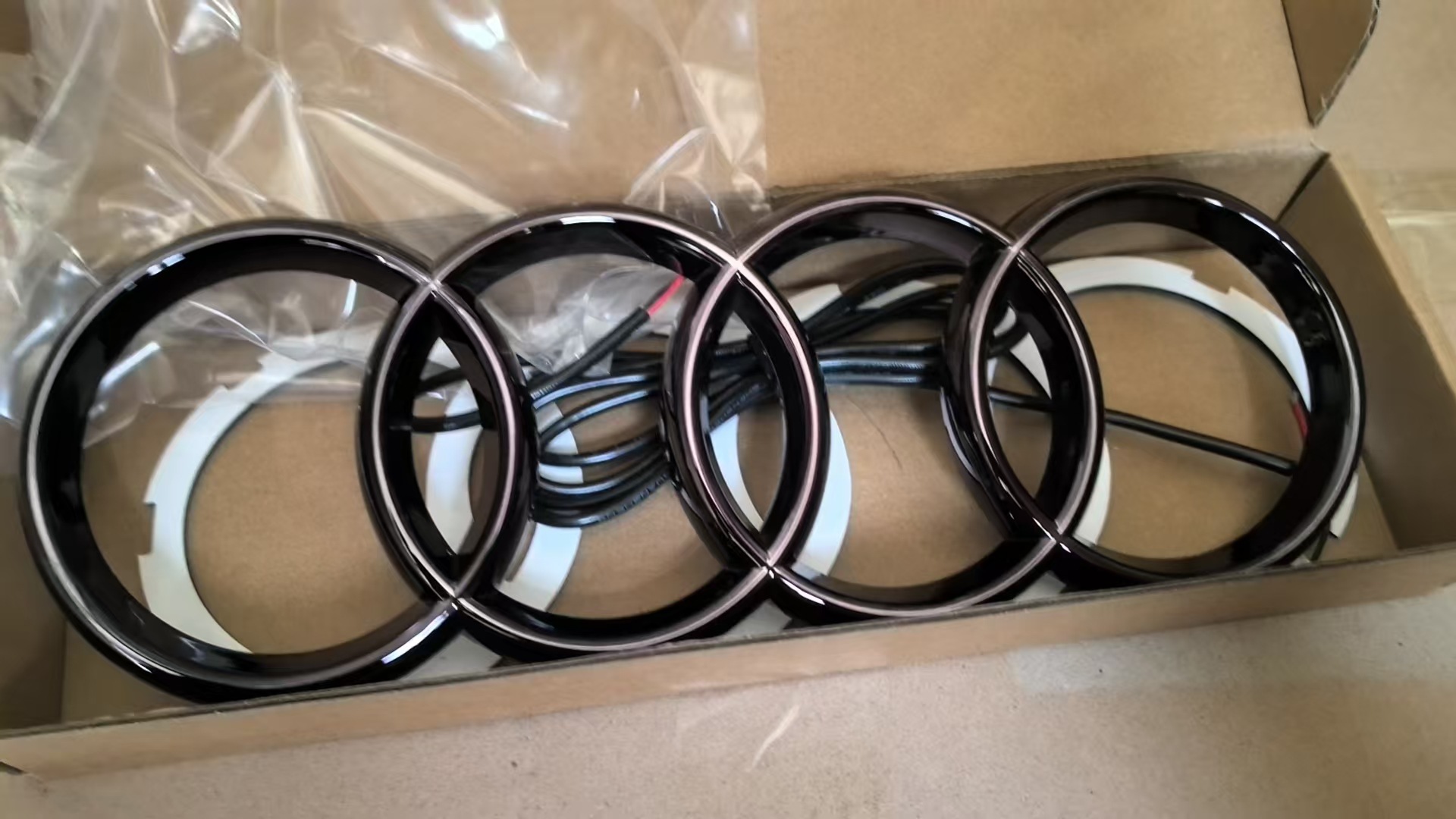 Suitable for Audi Four-Ring Logo Q3Q5 Center Grille Logo A5A6A4L Modified Led Illuminated Front Logo Audi Front and Rear Car Logos