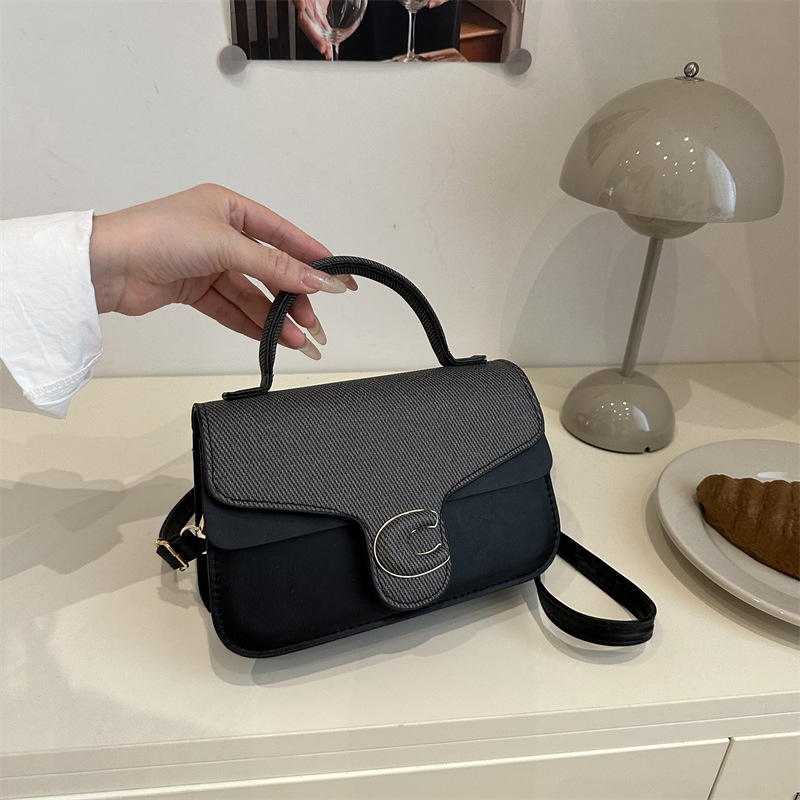 Trendy de verano 2025 nuevo bolso cuadrado pequeño de color en contraste bolso de moda bolso diagonal portátil de textura occidental de todo fósforo para mujer
