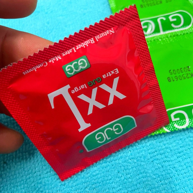 外贸工厂直销condoms散装避孕套65mm大号套英文版套批发