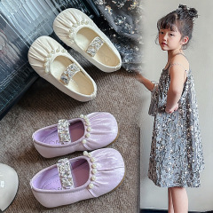 女の子の小さい靴2025年夏の新型のドリルのゴムバンドの洋気の靴の子供の小さい中の大きい子供の王女の靴