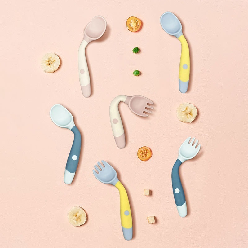 赤ちゃんの食事スプーン子供の食事訓練は自主的に食べます。|undefined
