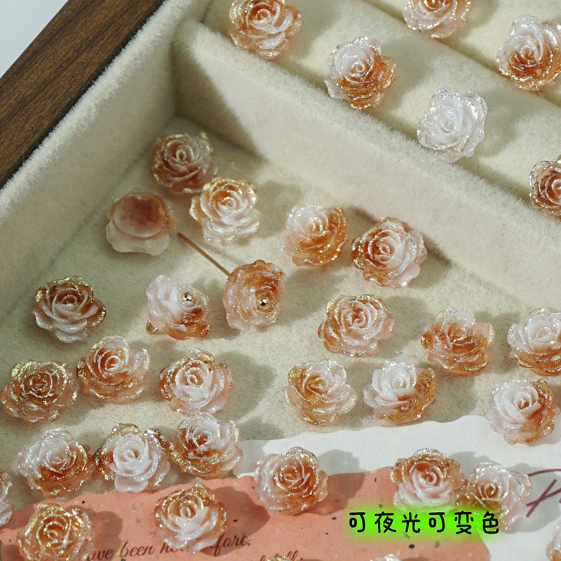 穴のない細いキラキラの柔らかいゴムの花の光はバラの花の片面の彫刻のdiyの手作りの数珠のネイルの携帯電話のケースの材料を変えます。