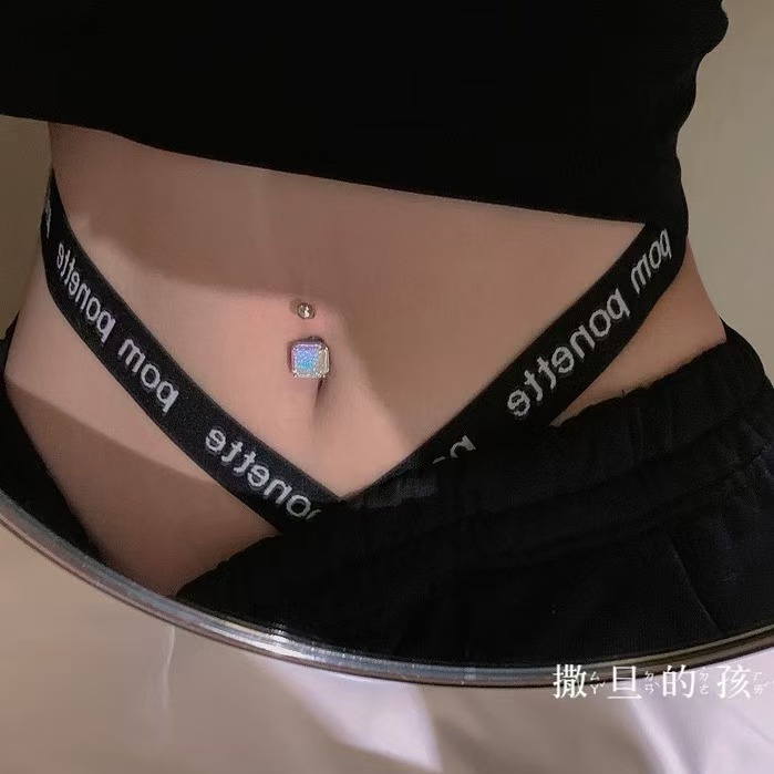 16G labret stud size and finish detail