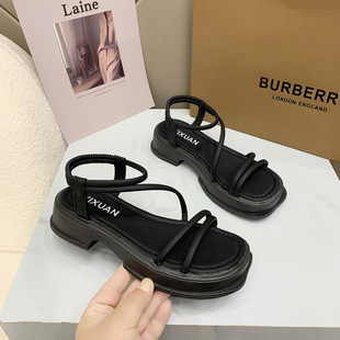ЬŮ�ļ����L�¿��⴩һ���_�R����r�bС��2024��Ů�ٴ��כ�Ь
