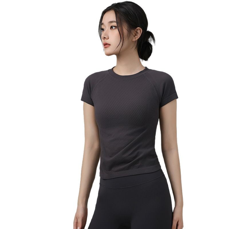 Breathable yoga clothing with a round collar