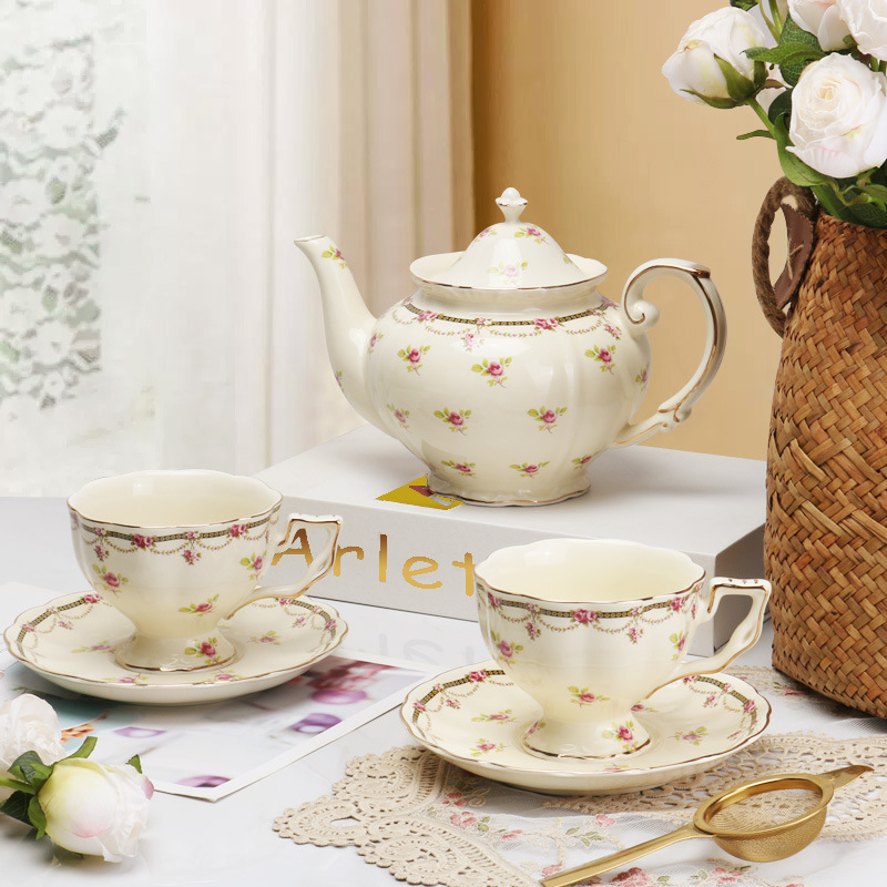 French Retro Phnom Penh Color crema Té de la tarde fresco Taza de café Plato Taza de té con leche de boca grande Tetera Juego de caja de regalo