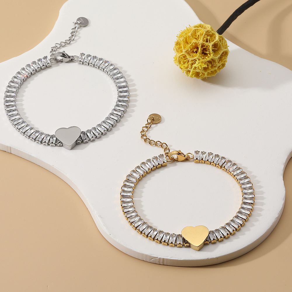 fashionable bracelet with zircon heart-shaped stainless steel