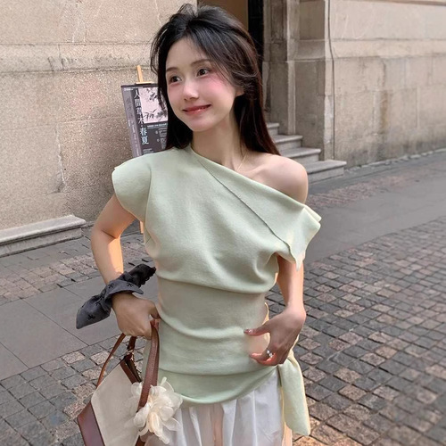 Small crowd irregular and beautiful slanting shoulder short-sleeved T-shirt women's summer design figure-fitting and slimming off-shoulder Korean top