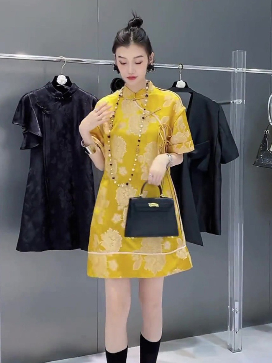 Váy sườn xám cách tân phong cách Trung Quốc mới, tay ngắn, thắt eo, dáng maxi, màu vàng — Màu vàng chi tiết 5