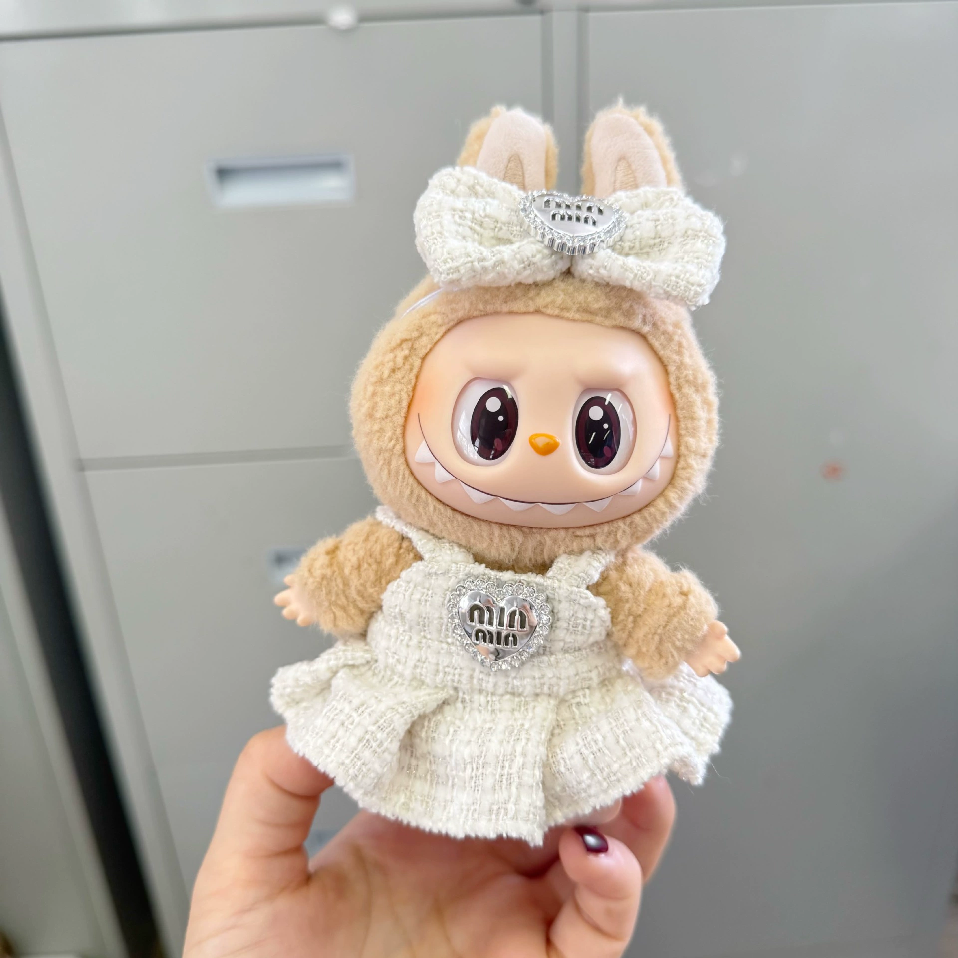 Кукольная одежда только] Первый/второй поколения подвес Labubu сидит на Party Series кукольная одежда LABUB носит ароматный стиль