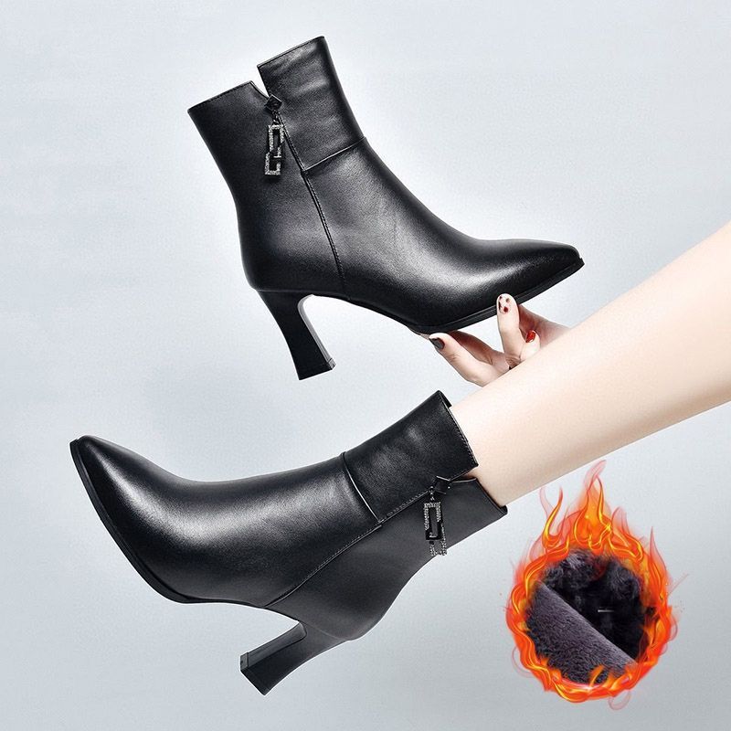 2025 Autumn and Winter New Retro Fashion Plush Warm High Heels Elegant Pointed Toe Versatile Thick Heel Boots