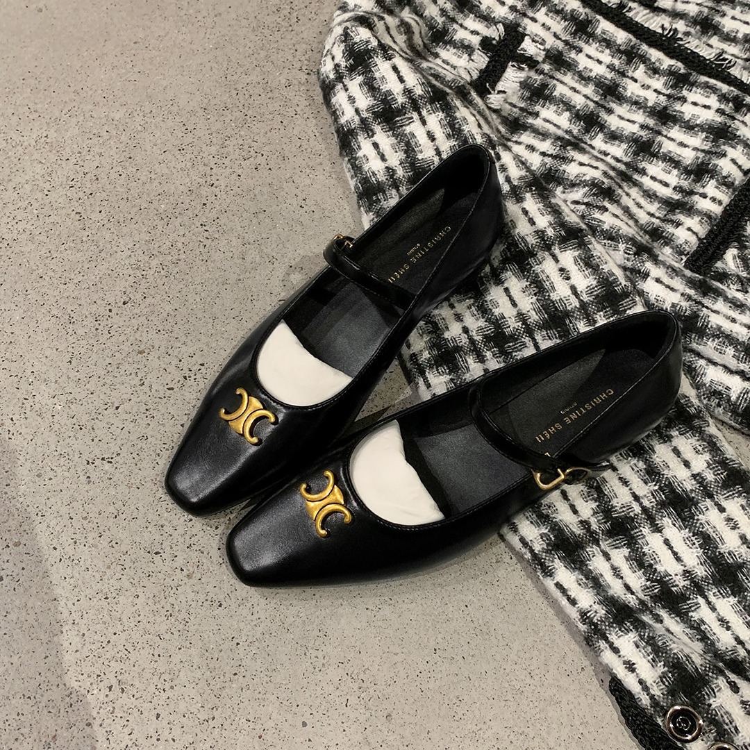 Retro classic autumn Mary Jane shoes with a strap square toe